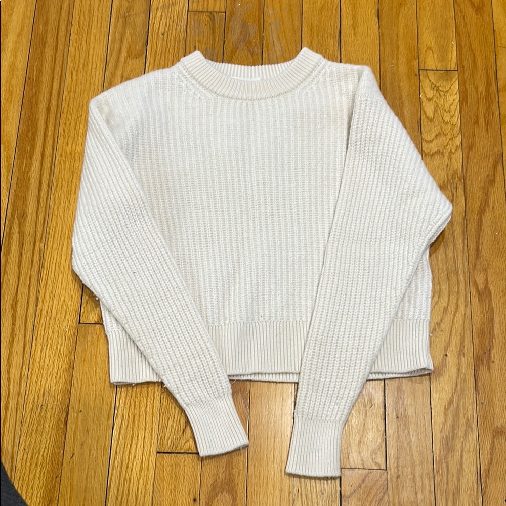 Aritzia White Crew Neck Sweater with Ribbed Knit
